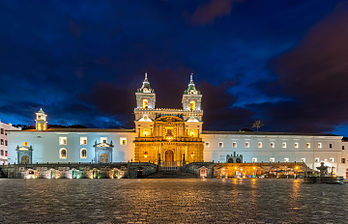Vista exterior da igreja de São Francisco, em Quito, Equador. O templo católico foi concluído no século XVI e é o maior conjunto arquitetônico de origem colonial entre as estruturas históricas da América Latina. A igreja também se destaca pela fusão de diferentes estilos arquitetônicos, uma vez que a sua construção durou 150 anos. (definição 5 351 × 3 443)