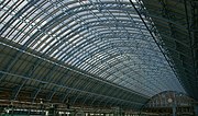 ロンドン、セント・パンクラス駅のユーロスター・ターミナルの大アーチ
