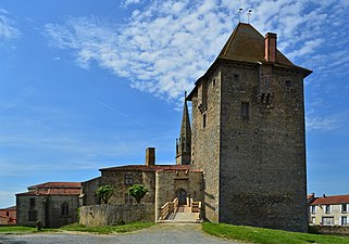 Entrée et donjon du Château d'Ardelay - Les Herbiers, Vendée