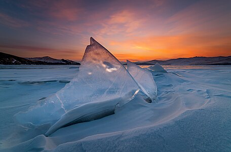 2018 年 2 月 25 號 俄羅斯一個結咗冰嘅湖上空嘅曙光