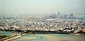 جزیره محرق در جلو و منامه (در جزیره بحرین) در پشت تصویر