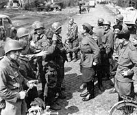 Tentara Amerika Serikat dan Soviet bertemu bulan April 1945 di timur Sungai Elbe.