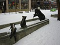 20.11 - 26.11: Ina sculptura ord la seria Animals in Pools da la artista Georgia Gerber en Portland en l'Oregon.