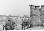 Duitse militairen wachten op de oversteek (10 mei 1940)