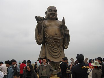 Đại tượng Phật Di Lặc (Bố Đại) bằng đồng ngoài trời nặng 100 tấn kỷ lục Việt Nam
