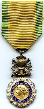 Аверс француске Војне медаље (франц. Médaille militaire) (en); Медаљу је 1852. основао председник Луј Наполеон пре него што се прогласио царем Наполеоном III[30][31]; На аверсу медаље је приказ Маријане као националне персонификације Француске.