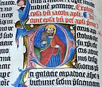 Första Petrusbrevets inledning i The Malmesbury Bible från år 1407, med en närbild på den utsmyckade bokstaven P som första bokstaven i namnet Petrus och med en illustration av Petrus inuti.