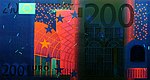 200 euro note under UV light (Obverse)