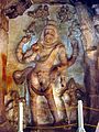 バーダーミ第3窟の浮彫「ヴィシュヌの人獅子の化身」