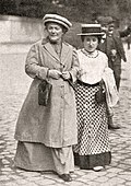 Den tyske marxisten og feministen Clara Zetkin (t.v.) kom med framlegget om ein internasjonal kvinnedag i 1910.