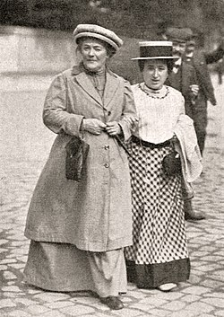Clara Zetkin y Rosa Luxemburgo, ambas de tendencia comunista, pioneras en la reivindicación de los derechos de las mujeres.
