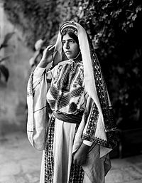 عروسٌ من رام الله خلال الفترة المُمتدة بين سنتيّ 1898م و1914م