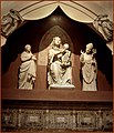 Арнолфо ди Камбио, „Мадона и свети Зенобий“ (1294-1295), фасада на църквата „Санта Репарата“, Флоренция, мрамор.