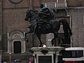 'A statue equestre de Alessandro Farnese jindre Chiazze de le Cavàdde