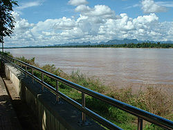 Mekong River in Nakhon Phanom Province, opposite استان خاموان of لائوس