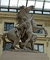 Una figura del grupo de «caballos de Marly», hoy, en el Louvre.