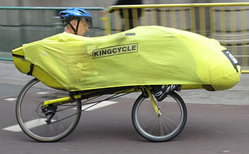Лежачий велосипед с тканевым обтекателем