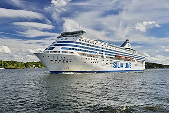Navio de cruzeiro estoniano MS Silja Serenade no arquipélago de Estocolmo, Suécia. (definição 4 858 × 3 242)