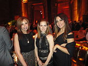 Adams with Dawn Elder and Mayssa Karaa at the New York premiere of American Hustle (8 December 2013)