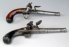 האקדח הומצא במאה ה-16