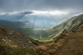 Parque Nacional dos Cárpatos, localizado na montanha Hoverla, o ponto mais alto da Ucrânia. (definição 4 000 × 2 666)