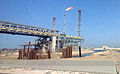 Paisaje industrial en Egipto (refinería de petróleo en Lago Mariout).