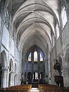 Nef de style gothique flamboyant (XVe siècle).