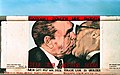 Mein Gott hilf mir, diese tödliche Liebe zu überleben. Versió original del mur pintat per Dmitri Vrubel d'un bes entre Bréjnev i Honecker. Any 1990.