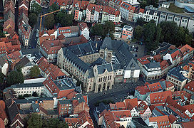 Vue aérienne du Fischmarkt et de l'hôtel de ville.