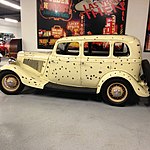 La voiture de Bonnie et Clyde utilisée dans le film, exposée au Hollywood Cars Museum.File:H.G. Wells by Beresford.jpg