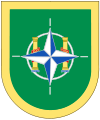 емблема НАТО на шевроні Штаб-квартири в Мадриді (1999-2013 рр.)