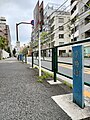 笹塚中学バス停付近にある2km距離標。