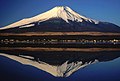 کوه فوجی از نقطهٔ دید پنج دریاچه واقع در استان یاماناشی.