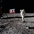 Fotografía da bandeira estadunidense durante a Apollo 11.