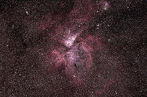 Emisní mlhovina Carina na snímku z amatérského astronomického dalekohledu.