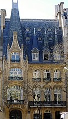 1910-11年に作られ歴史的記念物のアール・ヌーヴォー (ネオ・ゴシック建築) 建築ポイヤック館 (Hôtel Pauilhac)。レイモン・ポアンカレ大通り (Avenue Raymond-Poincaré) 59番地