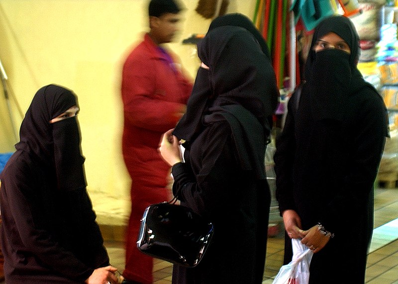 File:Muslim women in Kuwait City.jpg