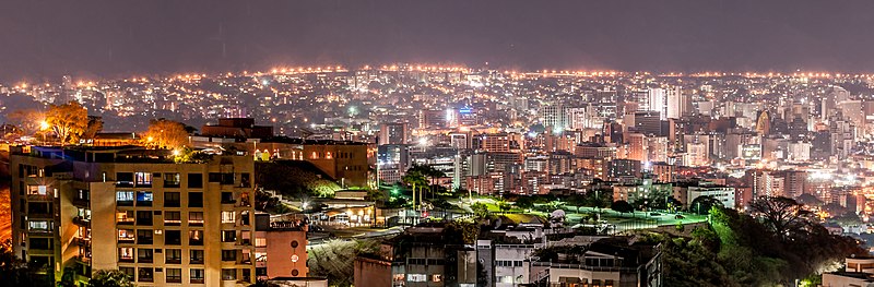 File:Panoramic view of Caracas night.jpg