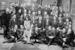 Түпнұсқасы  (орыс.)   Афрасияб Бадалбейли (справа 2-й во 2-м ряду), Муслим Магомаев (справа 6-й во 2-м ряду), известный тарист Гурбан, Пиримов (справа 3-й в 1-м ряду) и оперные артисты. Баку, 1930 жж.
