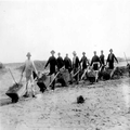 פועלים מכשירים את המגרש שעליו יבנה בית הספר, 1909