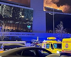 Az égő koncertterem a támadás után