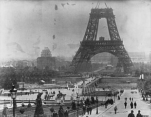 建設途上のエッフェル塔とイエナ橋 (Pendant la construction de la tour Eiffel.)