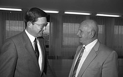 מיכאל דקל (ימין) נפגש עם קרל-דיטר שפרנגר השר הגרמני לפיתוח ושיתוף פעולה כלכלי