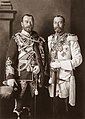 10. V. György (jobbra) és II. Miklós (balra) Berlinben 1913-ban (javítás)/(csere)
