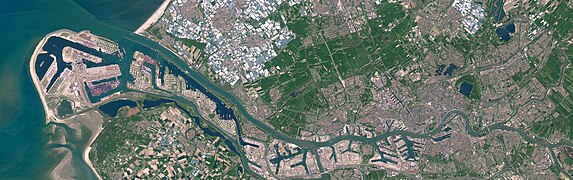 Port of Rotterdam Landsat 8 Photo 8 May 2016.jpg