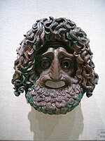 Трагічная маска акцёра, бронза. Музей у Пірэі  (англ.) (бел., Афіны.