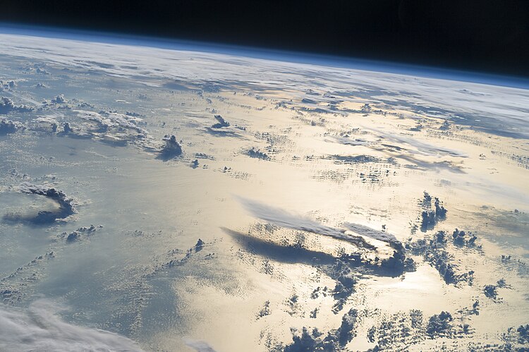 Вид на облака над Филиппинским морем с борта Международной космической станции