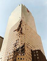Three World Financial Center (gezien vanuit het zuidwesten), schade van aanslagen op 11 september 2001