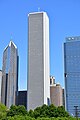 Aon Center, en Chicago. Ye, coles Torres Ximielgues de Nueva York, ún de los exemplos cimeros de la estructura tubular clásica (tubu enmarcáu), desarrollada por Fazlur Rahman Khan.