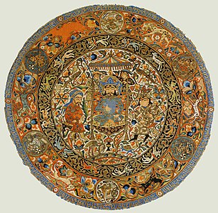İpek, pamuk ve altından oluşmuş, birçok farklı motifle süslenmiş olan daire şeklinde bir ipek parçası. İlhanlı sanatının bu örneği 1305 yılından kalmıştır.(Üreten:özgün sanatçı bilinmiyor, kopya: Davids Samling, Kopenhag)